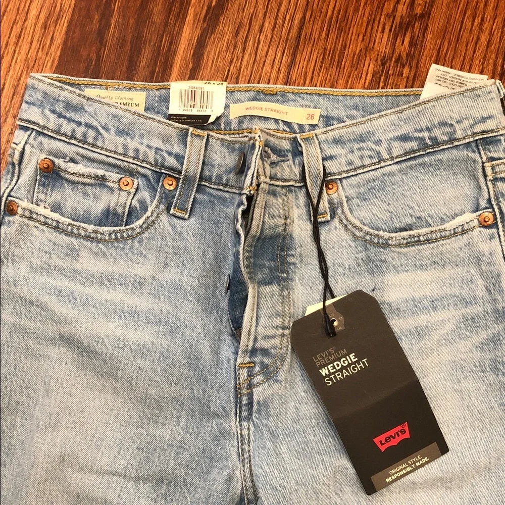 Levi's Light Blue Ripped Jeans.SZ 26. NWT - Picture 3 of 10